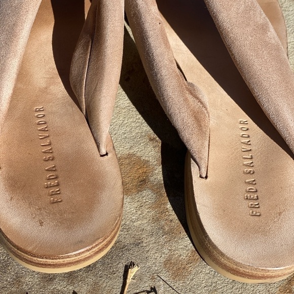 Freda Salvador Cecil slip on sandals flip flop thong style soft cushioned tops 6 - Picture 2 of 9